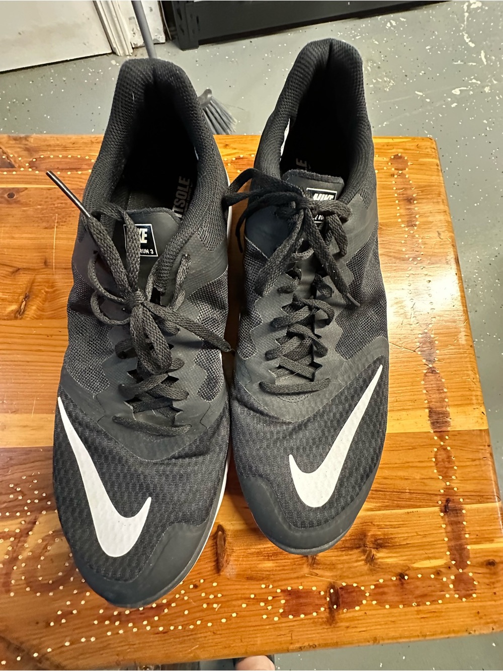 Nike Men’s Black Athletic Training Sneakers with White Swoosh